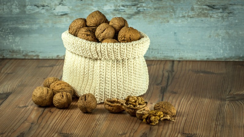 Daily handful of nuts slashes the risk of disease and death